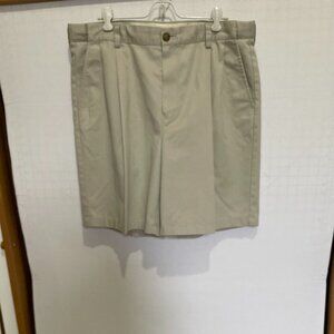 LL Bean Men's Pleated Shorts Comfort Waist 36 100% Cotton  Lt Beige